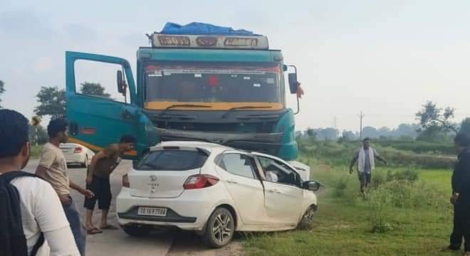 सड़क हादसे में मॉ-पिता एवं पुत्र की दर्दनाक मौत