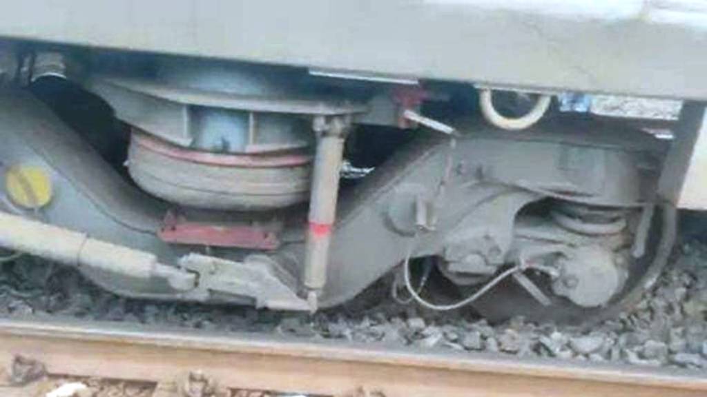 Train Derailed in Jabalpur