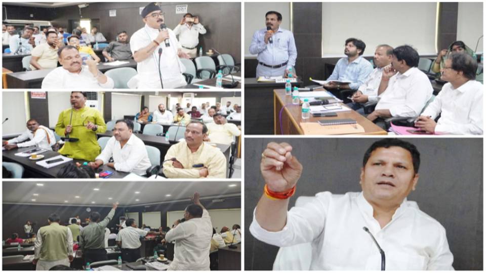 Singrauli News : जर्जर व्यावसायिक प्लाजा को लेकर पार्षदों ने मेयर को घेरा