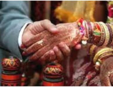 पति तीसरी शादी कर आया घर फिर बीवी को खिलाया ऐसा कुछ की बीवी पहुंच गई थाने