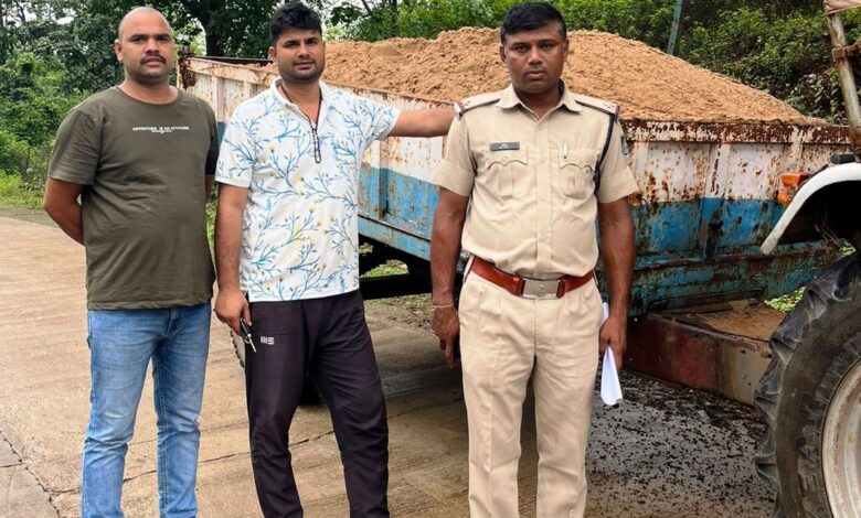 Singrauli News: पिपरवान से पकड़ाया रेत से लोड ट्रैक्टर, चितरंगी पुलिस की कार्रवाई ,