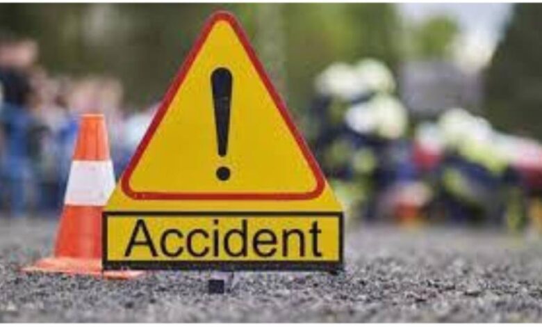 Sonbhadra News: पेट्रोल लेकर लौटते समय ट्रक की चपेट में आने से युवक की हुई दर्दनाक मौत